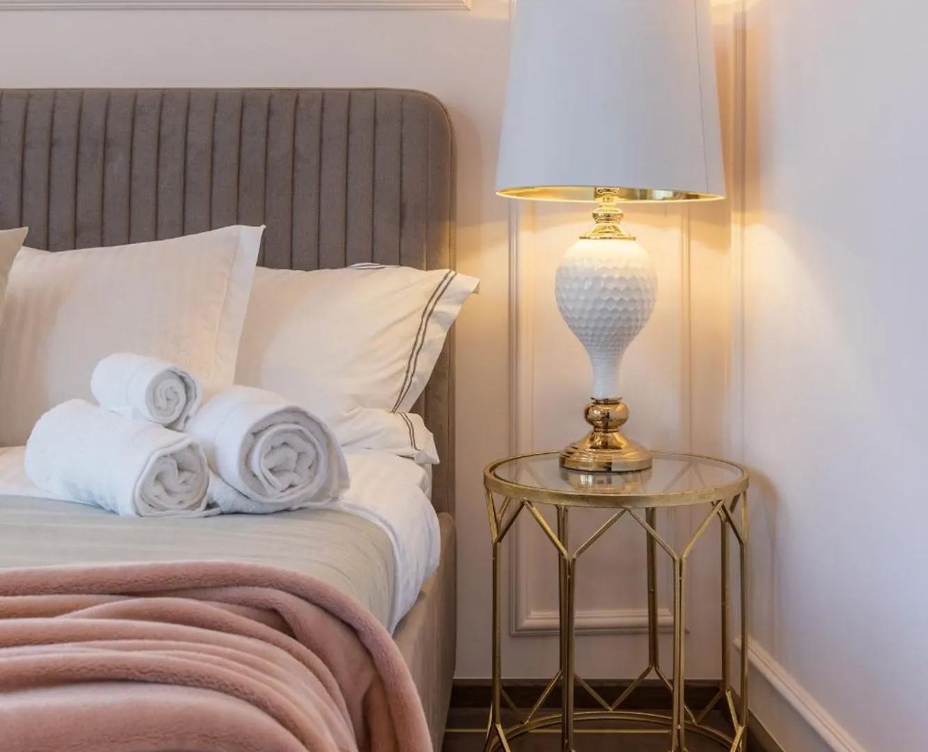 Old Town Luxury Suites With Balcony بوخارست 0*,