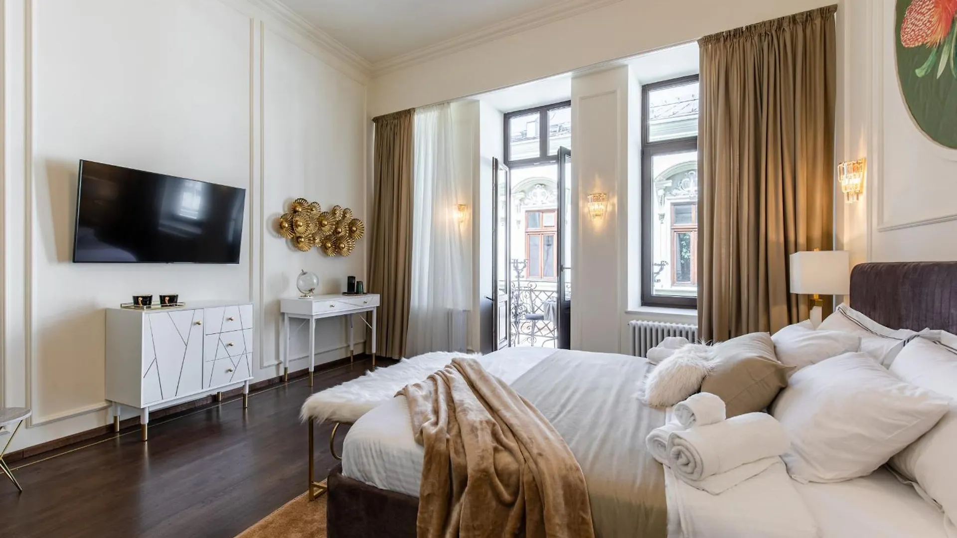 Old Town Luxury Suites With Balcony بوخارست 0*,
