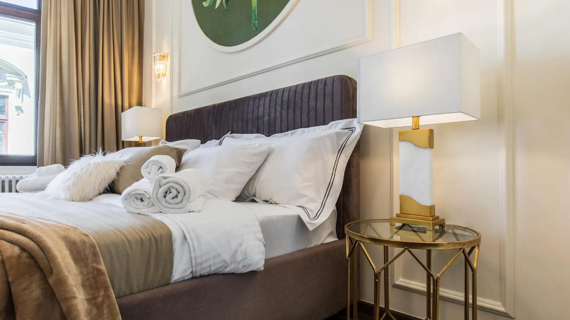 Old Town Luxury Suites With Balcony بوخارست شقة